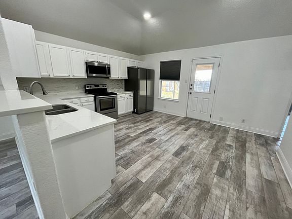 5th image of 1722 Coxwold Ct