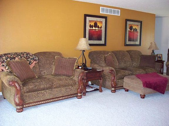 4th image of 1135 N Taylor Dr