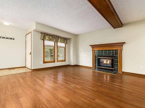 5th image of 1047 Pinewood Ln #9-5