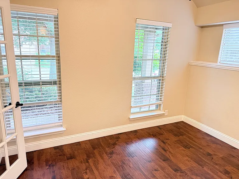 1114 Haskell Dr — Photo 5