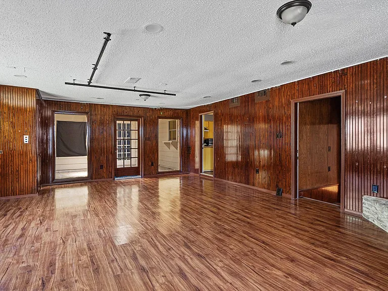2106 Allred Dr — Photo 15