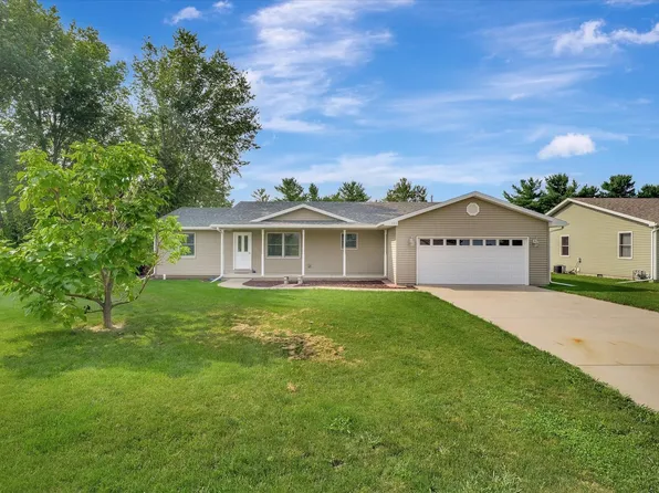 111 Fox Run Ct, Le Roy, IL 61752
