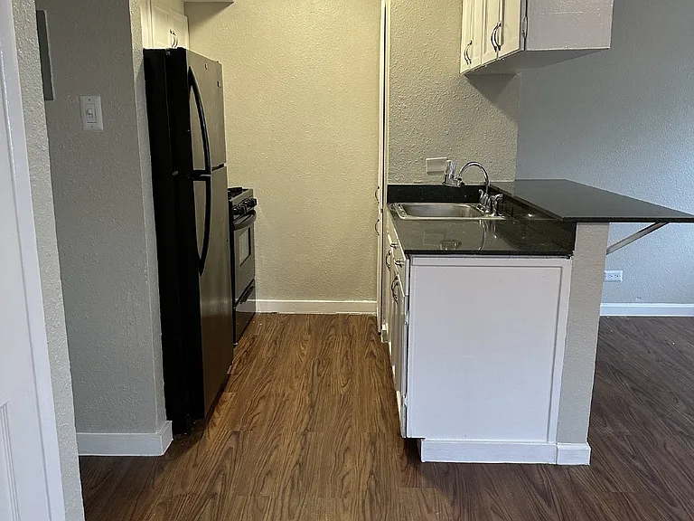 711 E Carson St #B2 — Photo 8