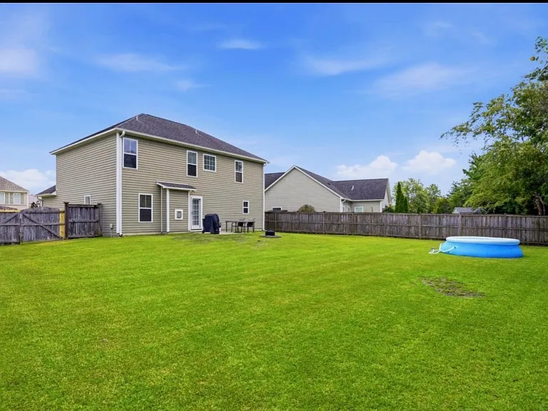 553 Montego Ct — Photo 22