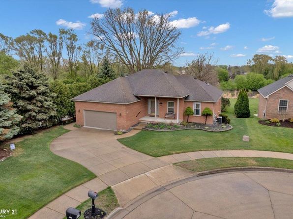 11294 River Dr, Warren, MI 48093