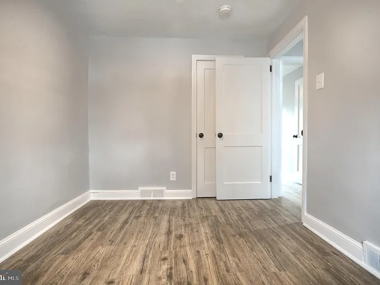 1327 Jackson St — Photo 28