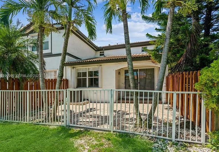11497 NW 78th Ter #11497 — Photo 3