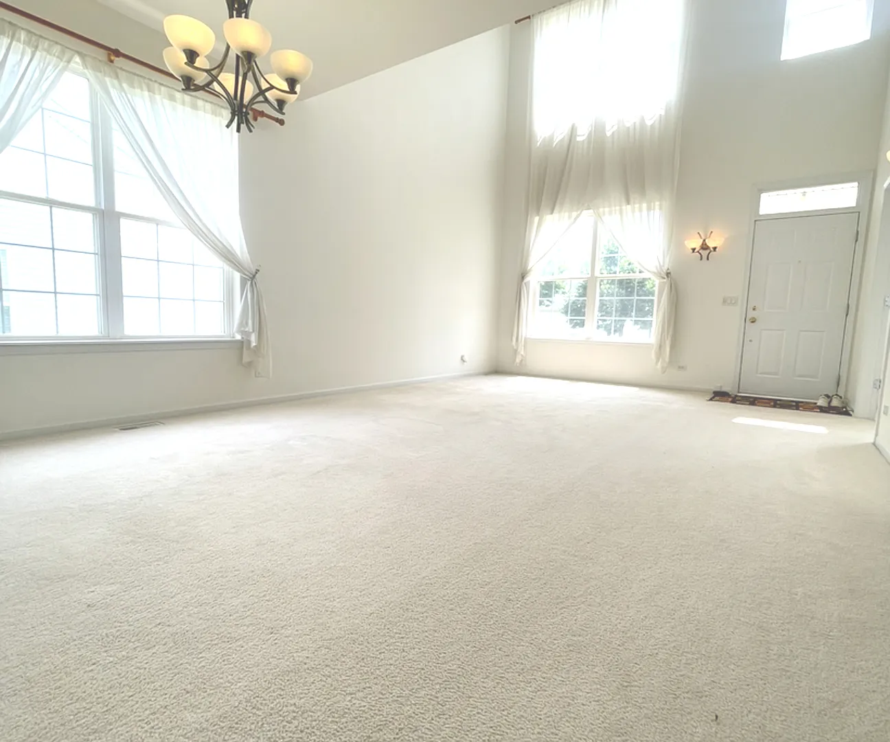 3 bed, 2.5 bath, 2002 sqft, $2,750 — Photo 2