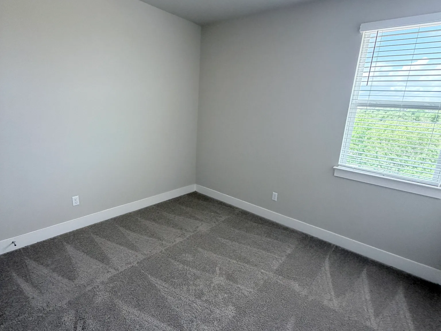 4 bed, 3.5 bath, 1921 sqft, $2,495 — Photo 1
