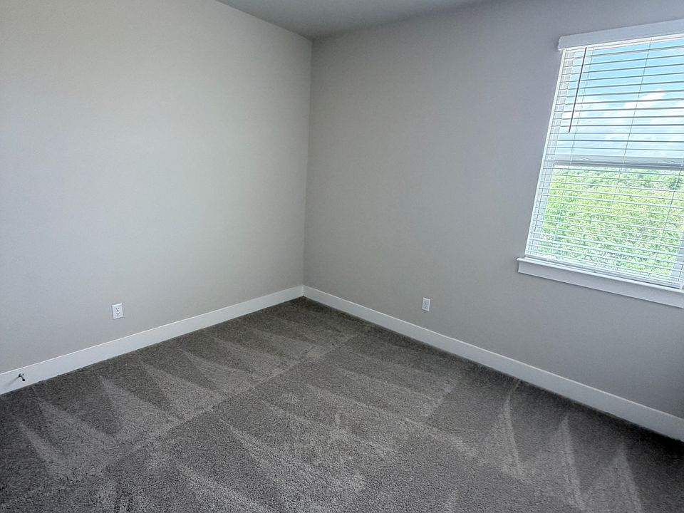 1st image of 219 Pinnacle Ln