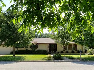 1011 N Vandeveer, Burnet, TX 78611