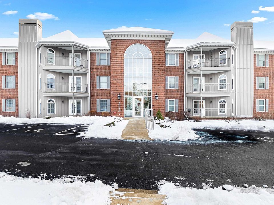 1st image of 5200 N Knoxville Ave APT 104S