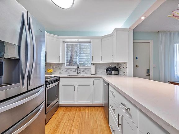 5th image of 7330 Ashmont Cir #209