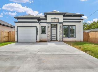 805 Lewis St, Clute, TX 77531