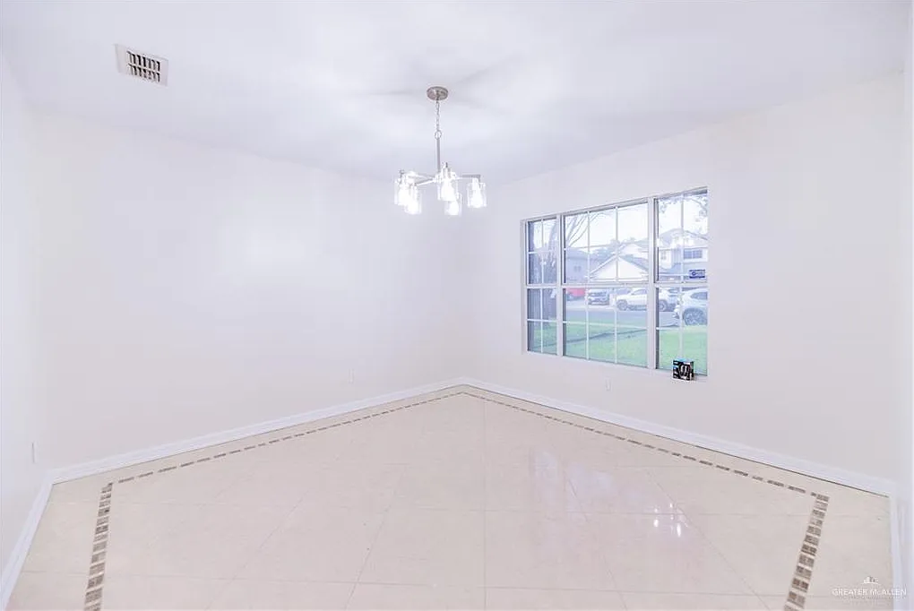 3 bed, 2.0 bath, 1707 sqft, $1,600 — Photo 4