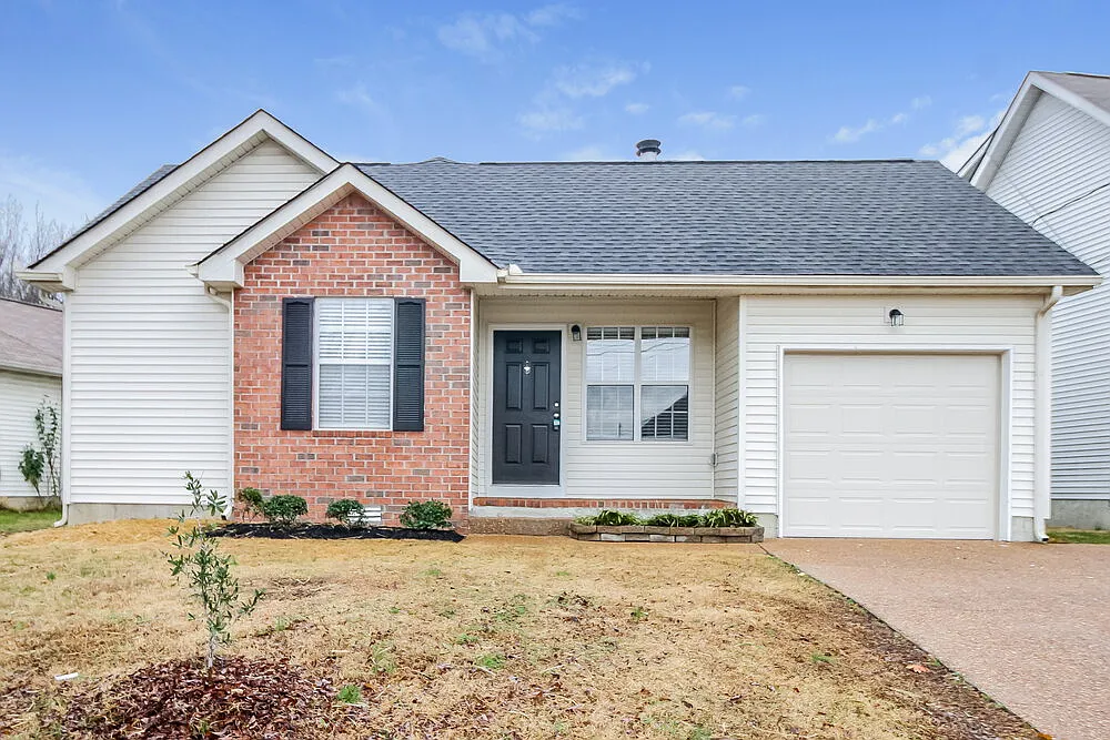3 bed, 2.0 bath, 1061 sqft, $1,905 — Photo 1