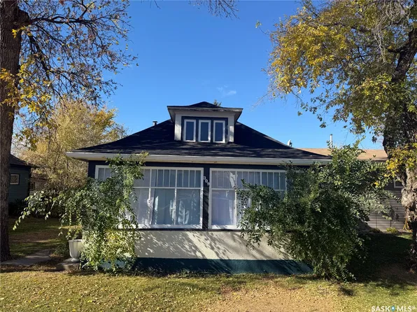 309 5th Street E, Wynyard, SK S0A 4T0