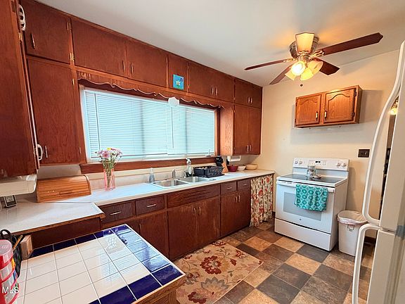 2nd image of 1494 Westgate Dr