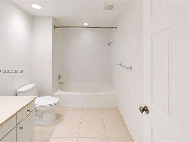 2000 N Bayshore Dr #1509 — Photo 9