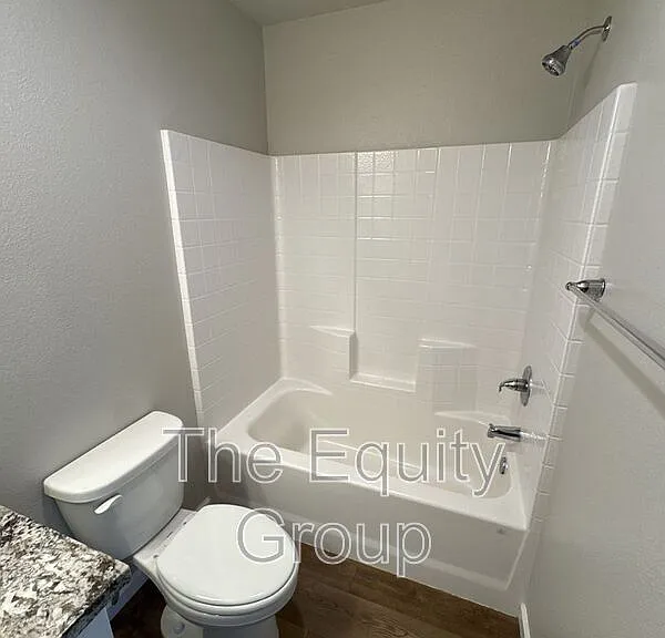 414 S Summit St #103 — Photo 26