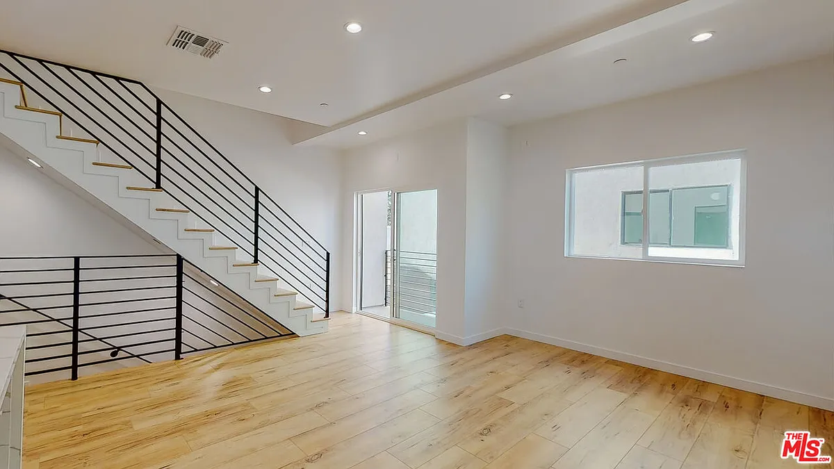 Building Photo - 16012 Cantlay St #A