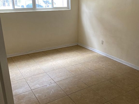 5th image of 2411 Gordon St #Downstairs