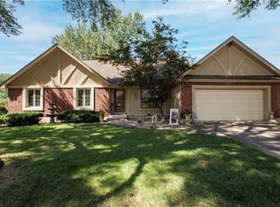 1305 NE Sunny Creek Ln, Blue Springs, MO 64014