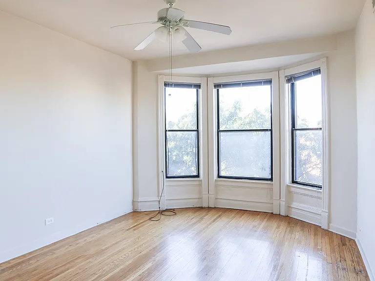 703 W Willow St #2C — Photo 2