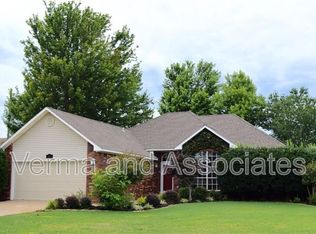 1307 SE 21st St, Bentonville, AR 72712