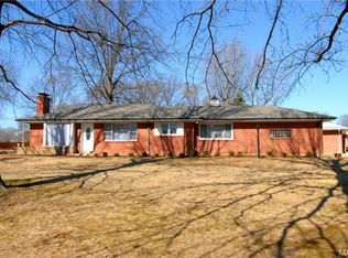 11801 Josse Dr, Saint Louis, MO 63128