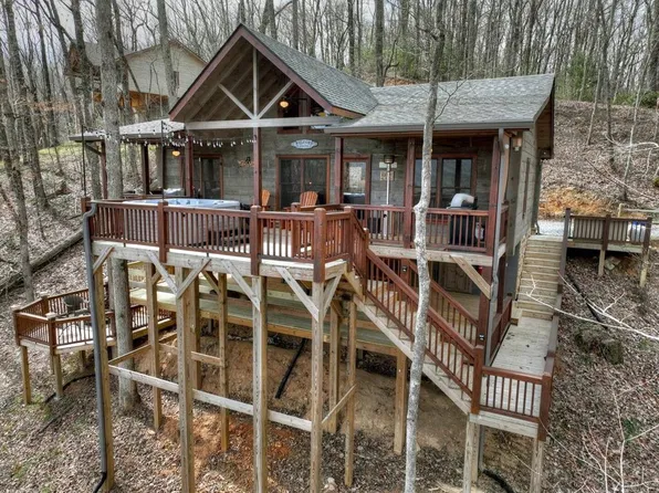 565 N Moreland Dr, Blue Ridge, GA 30513