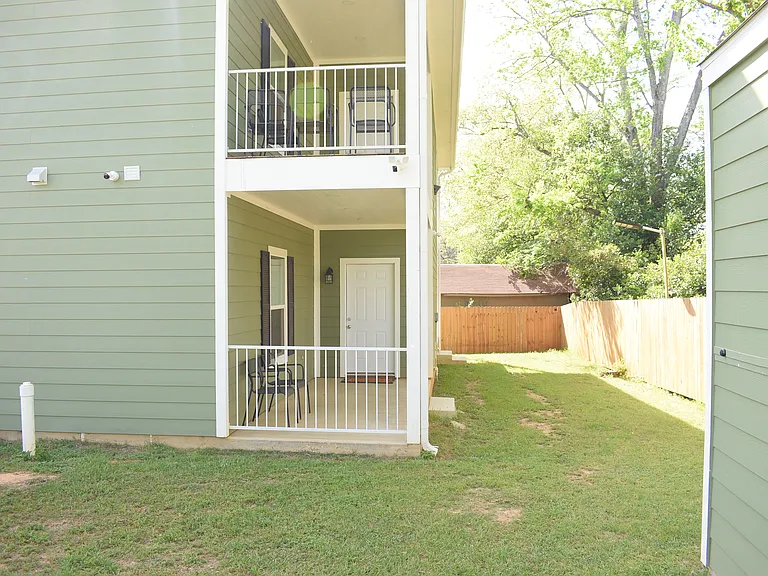 1911 Banita St #102 — Photo 15