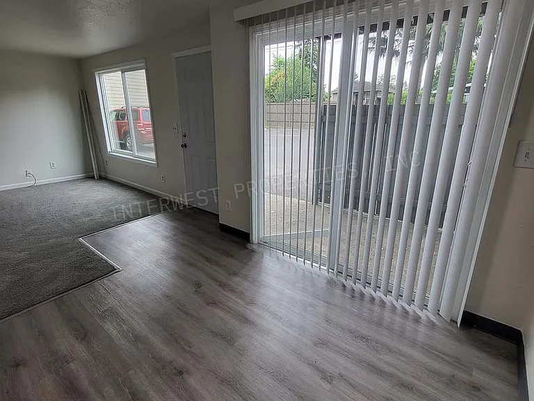 8231 N Fessenden St — Photo 10