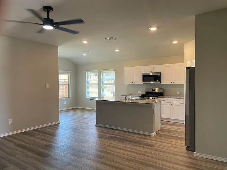 5552 Rollins Dr — Photo 16