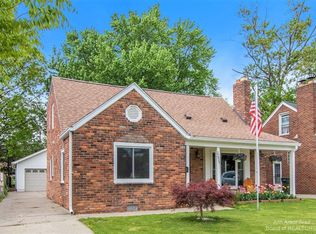 22620 Colony St, Saint Clair Shores, MI