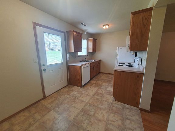 4th image of 20390 Skyview Dr