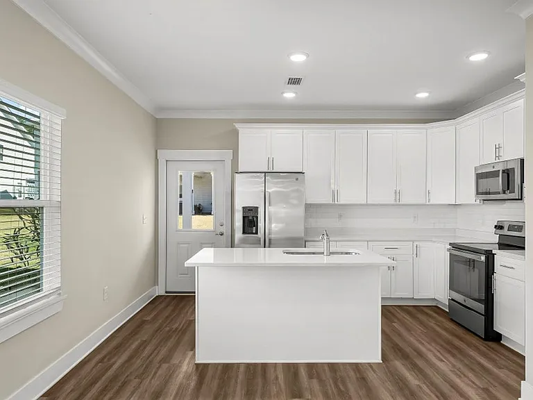 338 Date Palm Ln — Photo 3