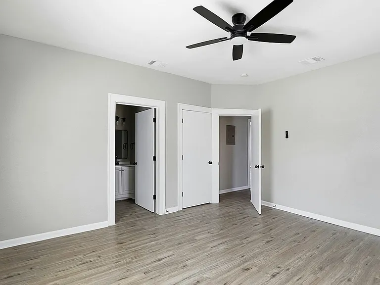 1230 Hammond Ave — Photo 16