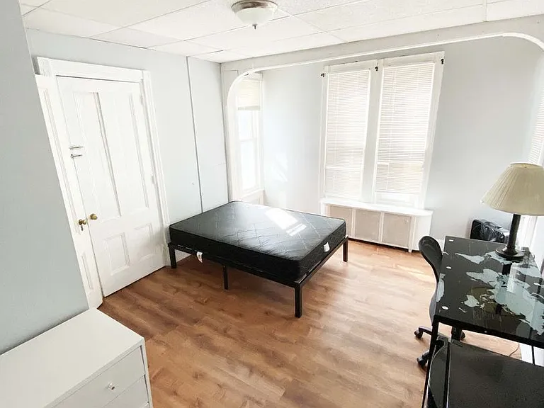 76 Front St — Photo 1