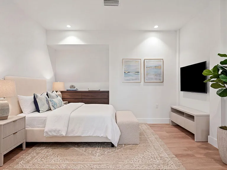 41 SW Seminole St #204 — Photo 14