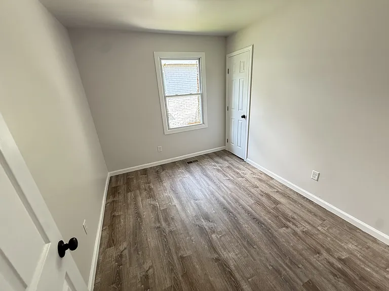521 N Hawthorne St — Photo 5
