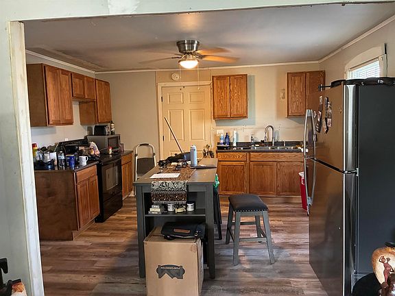 4th image of 104 Erwin Ave