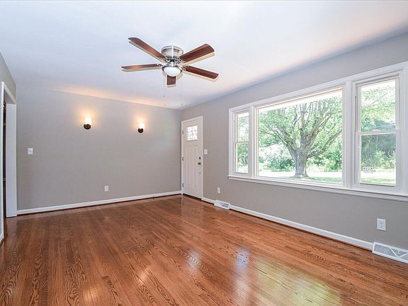 2nd image of 818 Woodhaven Dr