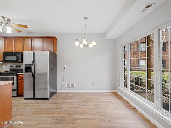 3rd image of 222 Hampton Place Ct