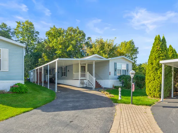 696 Hillcrest Ln, Crystal Lake, IL 60014