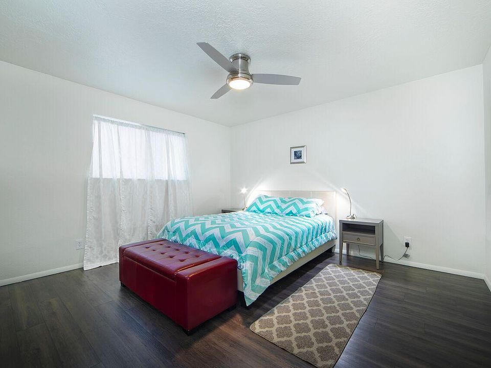 1st image of 4805 Marquette Ave NE APT 109
