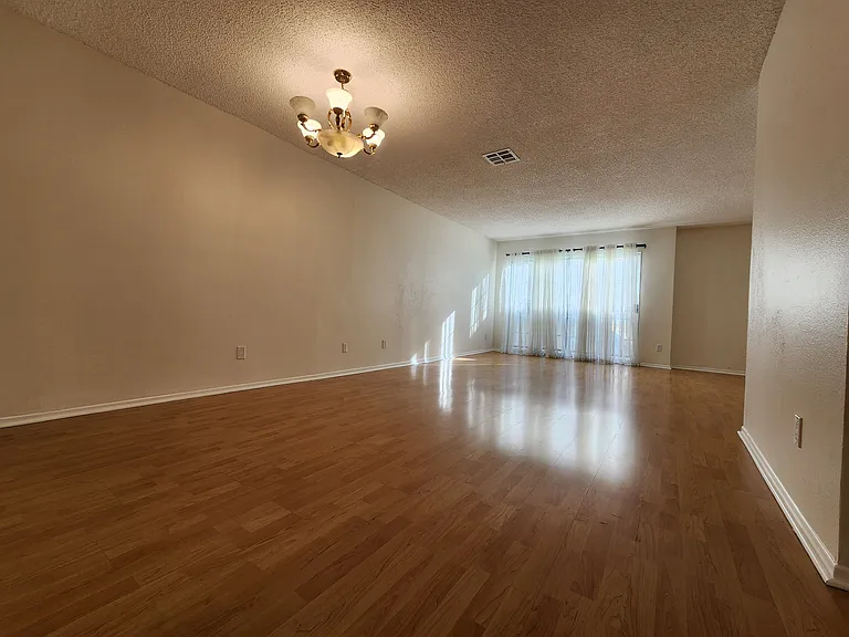 1118 N Kenmore Ave #2 — Photo 25