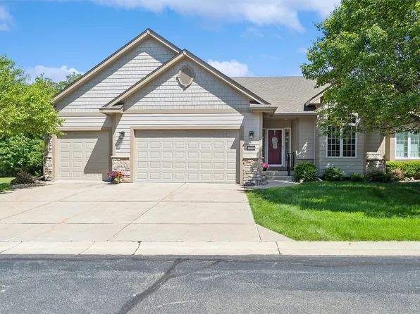 8700 Stonepointe Ln, Johnston, IA 50131