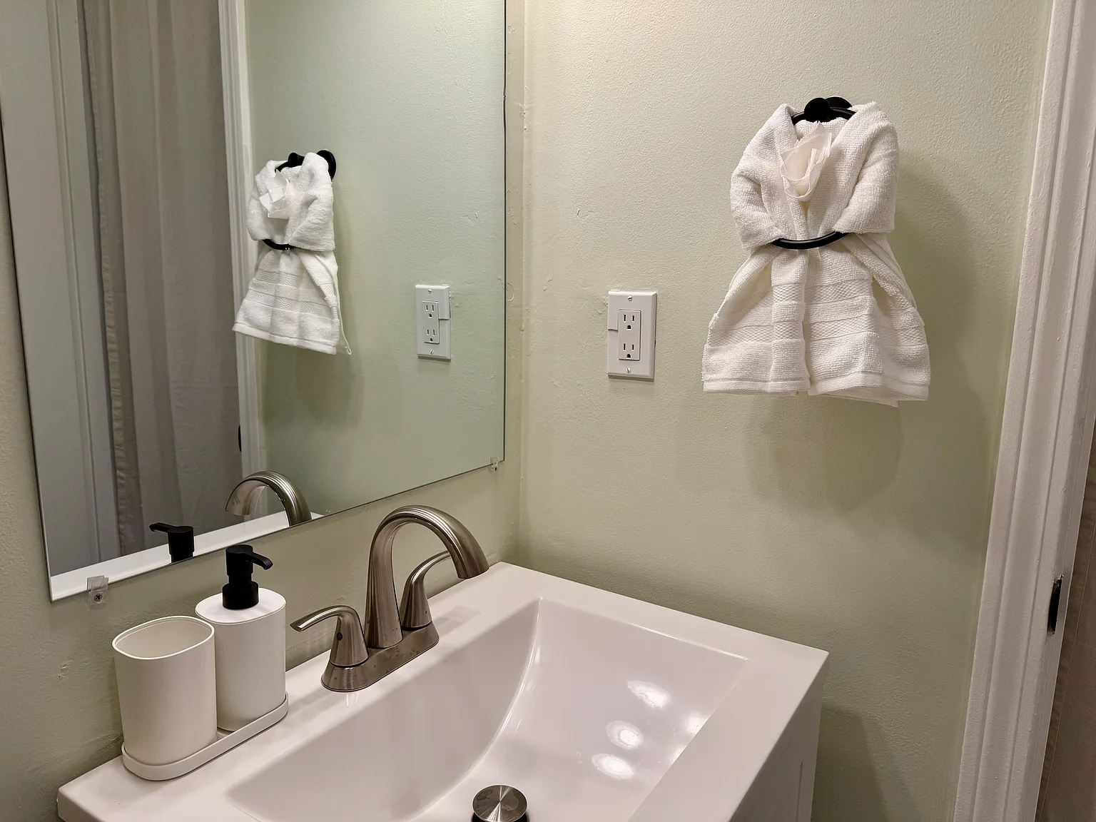 2 bed, 1.5 bath, 779 sqft, $2,750 — Photo 4