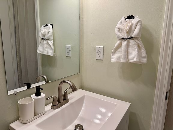 5th image of 1129 N Shore Rd APT 1A